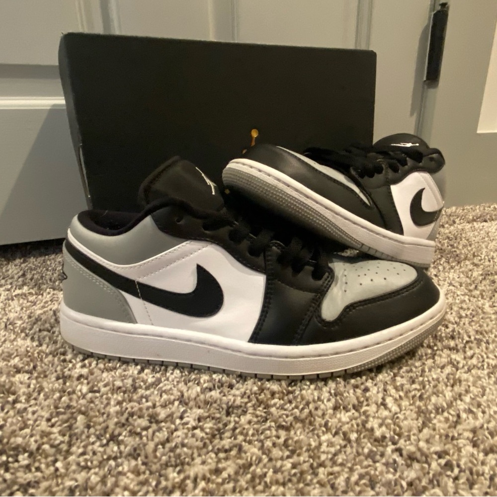 Nike Air Jordan 1 Low sneakers. 7.5